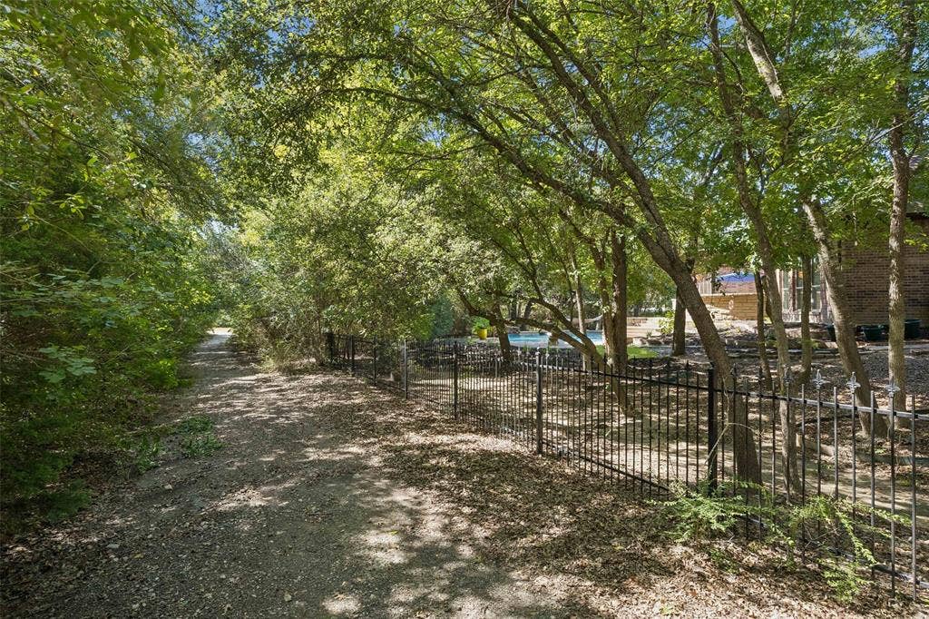 Nature trail right out your backdoor