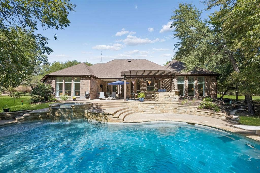 Spacious yet private outdoor living space