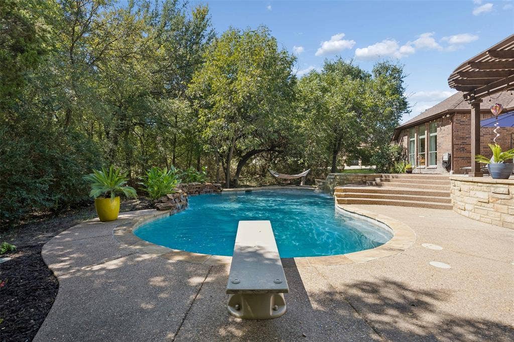 Refreshing diving pool for those hot Texas summers!