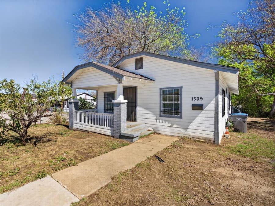 Property photo for 1309 S Riverside Drive, Fort Worth, TX