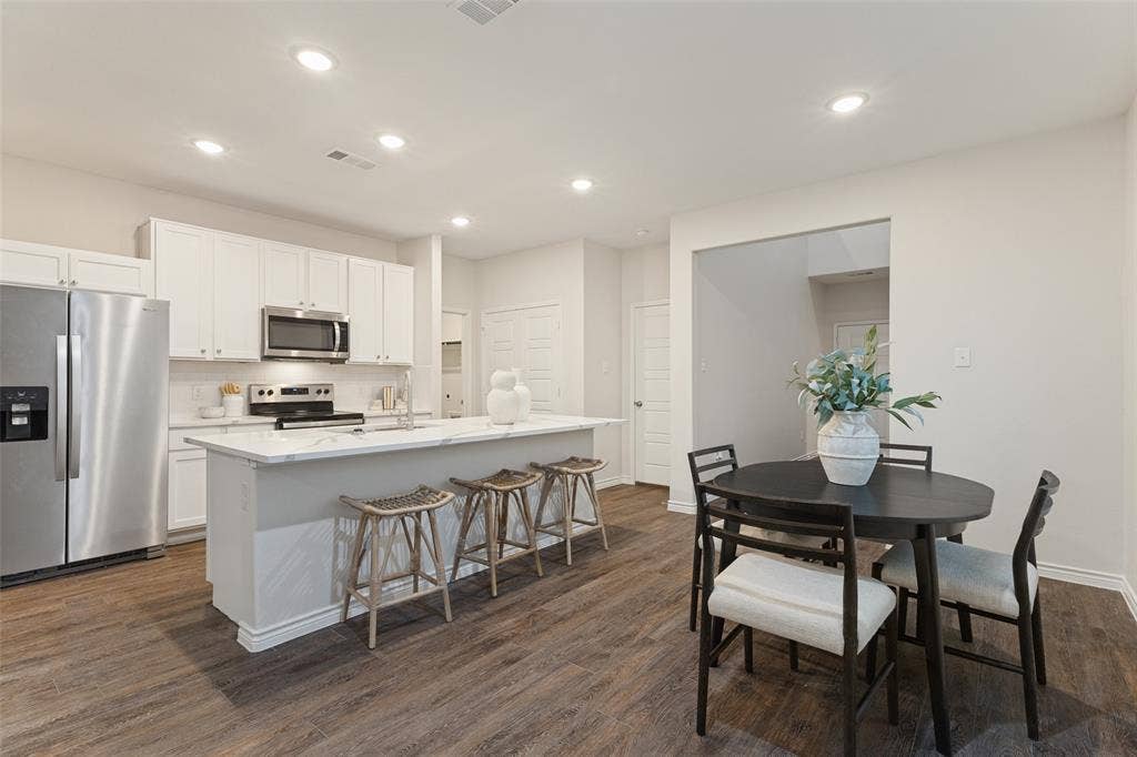 829 Jetliner Avenue, Fort Worth, TX 76131 829 Jetliner Avenue, Fort Worth, TX 76131