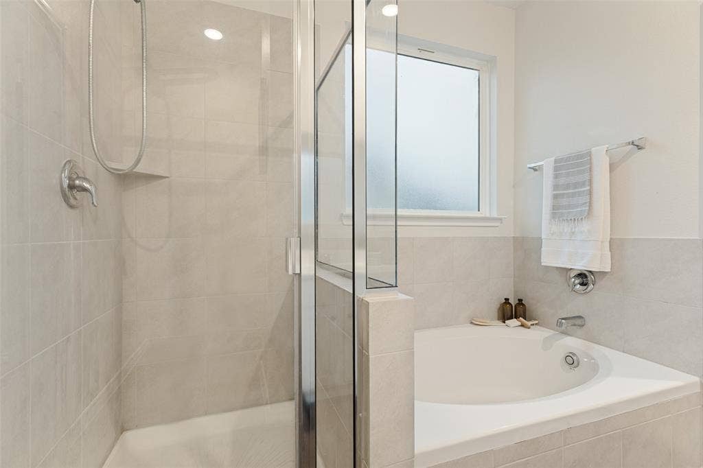 829 Jetliner Avenue, Fort Worth, TX 76131 829 Jetliner Avenue, Fort Worth, TX 76131