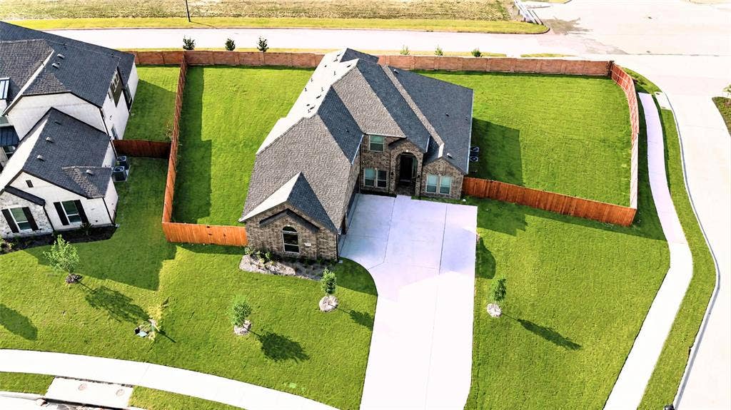 1801 Hidden Creek Drive, Midlothian, TX 76065