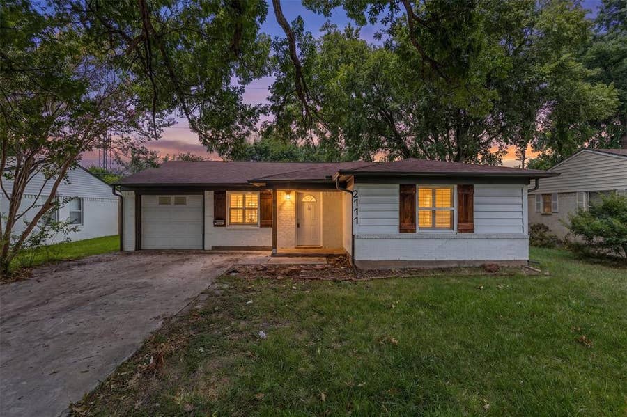 Property photo for 2111 El Capitan Drive, Dallas, TX