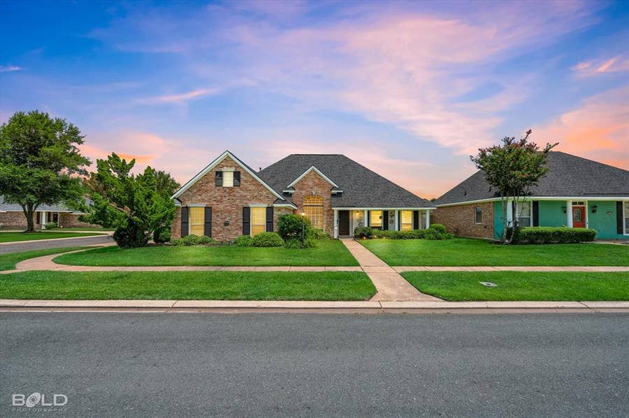 Property photo for 3301 Colonial Drive, Bossier City, LA