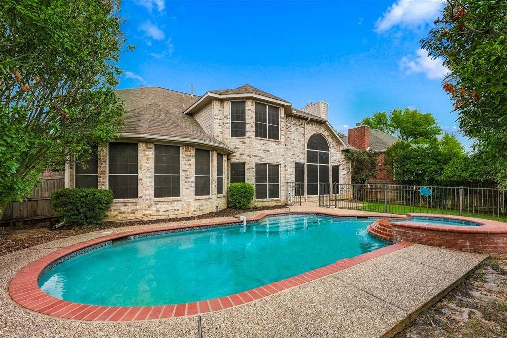 2412 Clearwood Lane, Flower Mound, TX 75028 The impressive rear elevation pairs beautifully with the pool and spa, creating a standout outdoor retreat ideal for sunny afternoons, evening gatherings and everyday enjoyment.