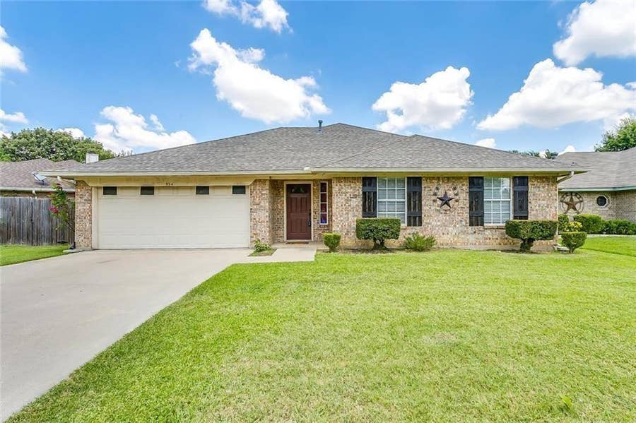 Property photo for 904 Vicksburg Lane, Burleson, TX