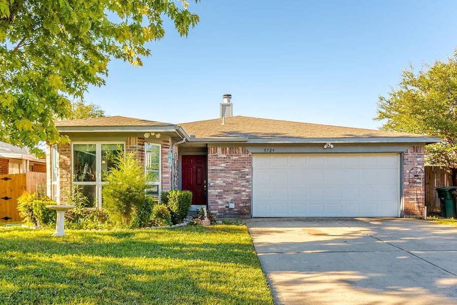 Property photo for 5729 Stone Meadow Lane, Fort Worth, TX