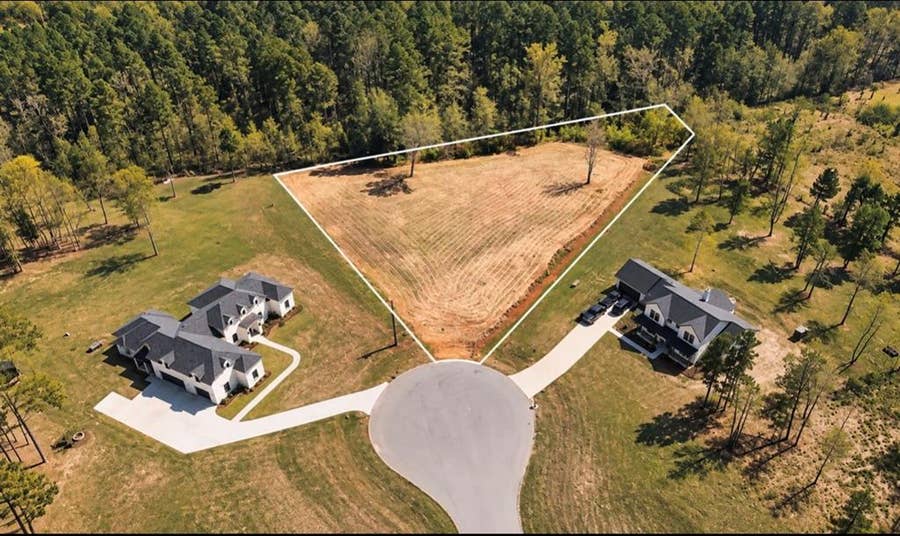 Property photo for 115 Maverick Lane, Benton, LA