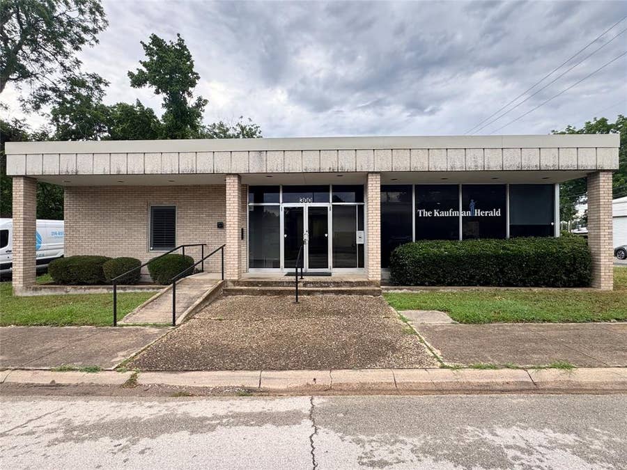 Property photo for 300 N Washington Street, Kaufman, TX