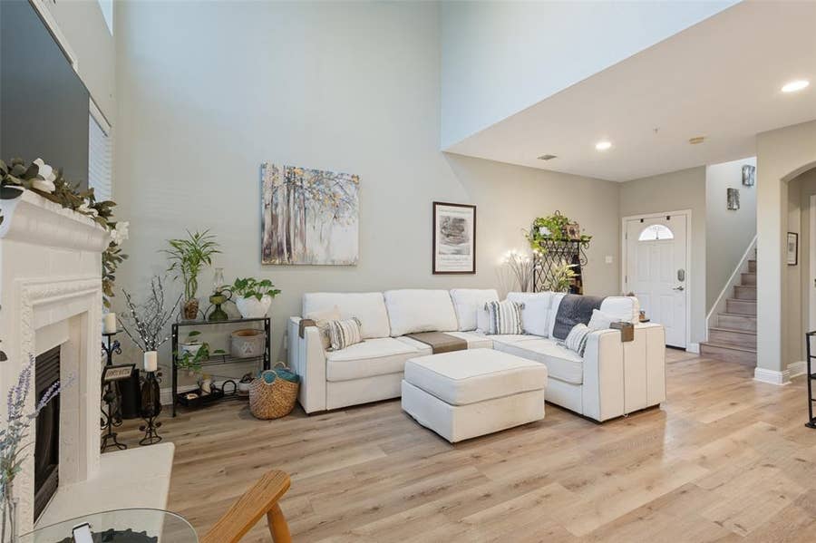 Property photo for 604 Jamboree Way, Euless, TX