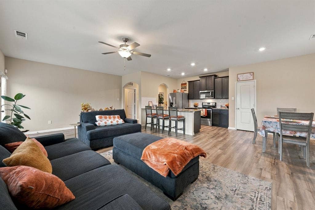 1405 Kite Street, DeSoto, TX 75115 1405 Kite Street, DeSoto, TX 75115