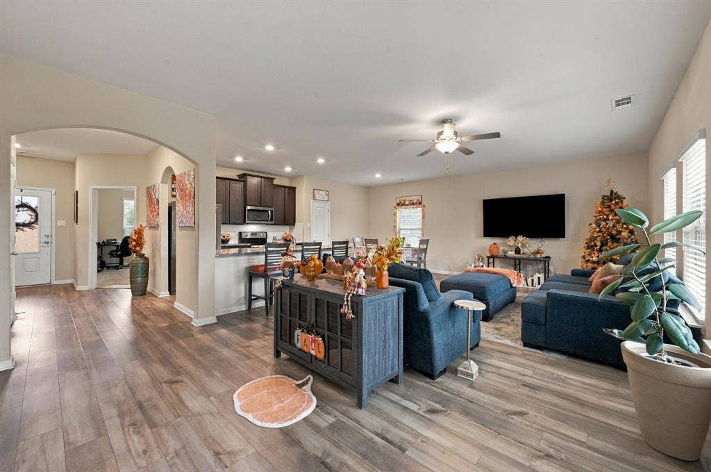 1405 Kite Street, DeSoto, TX 75115 1405 Kite Street, DeSoto, TX 75115