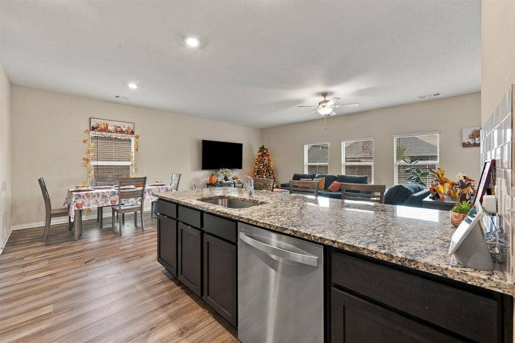 1405 Kite Street, DeSoto, TX 75115 1405 Kite Street, DeSoto, TX 75115