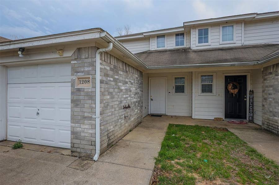 Property photo for 1208 Village Garden Drive, Azle, TX