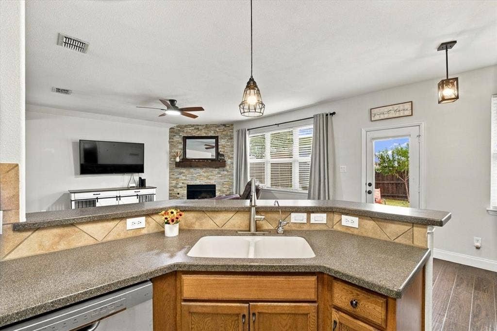 632 Montgomery Drive, Lake Dallas, TX 75065 632 Montgomery Drive, Lake Dallas, TX 75065