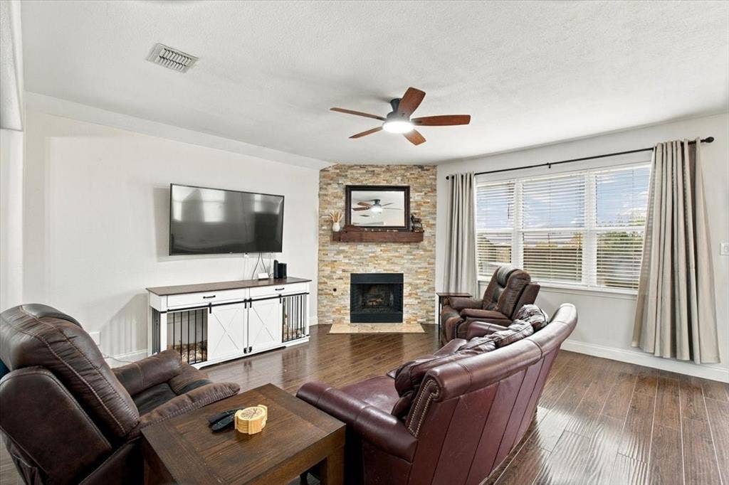 632 Montgomery Drive, Lake Dallas, TX 75065 632 Montgomery Drive, Lake Dallas, TX 75065