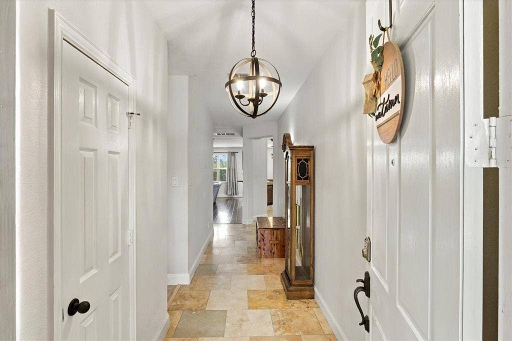 632 Montgomery Drive, Lake Dallas, TX 75065 Welcoming Entry Way
