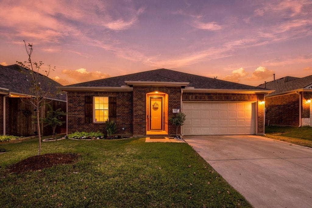 632 Montgomery Drive, Lake Dallas, TX 75065 Twilight