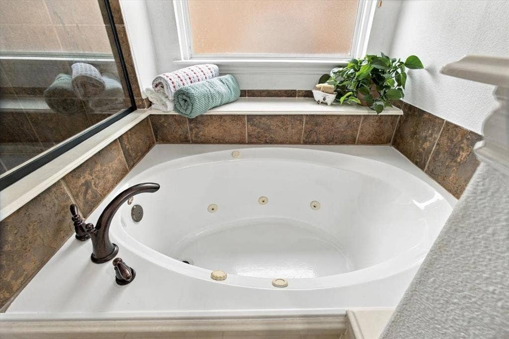 632 Montgomery Drive, Lake Dallas, TX 75065 632 Montgomery Drive, Lake Dallas, TX 75065