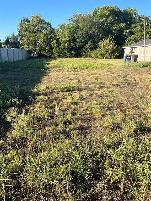 Property photo for 835 E 3rd Street, Lancaster, TX