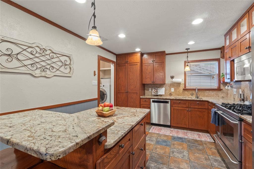 9790 Camfield Road, Frisco, TX 75033 9790 Camfield Road, Frisco, TX 75033