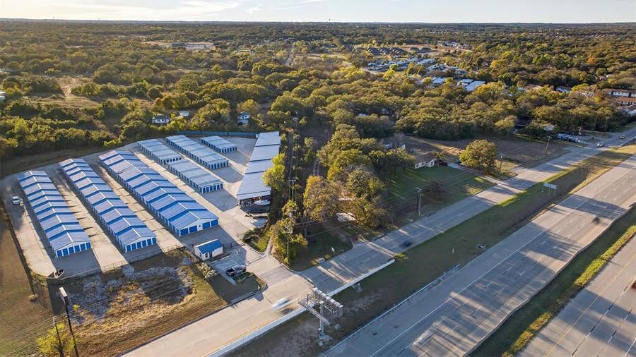 Property photo for 936 Southeast Parkway, Azle, TX