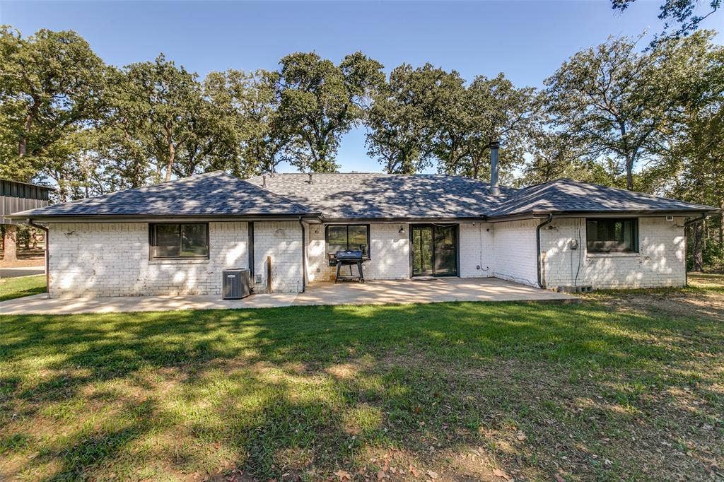 5704 Pecan Circle, Alvarado, TX 76009
