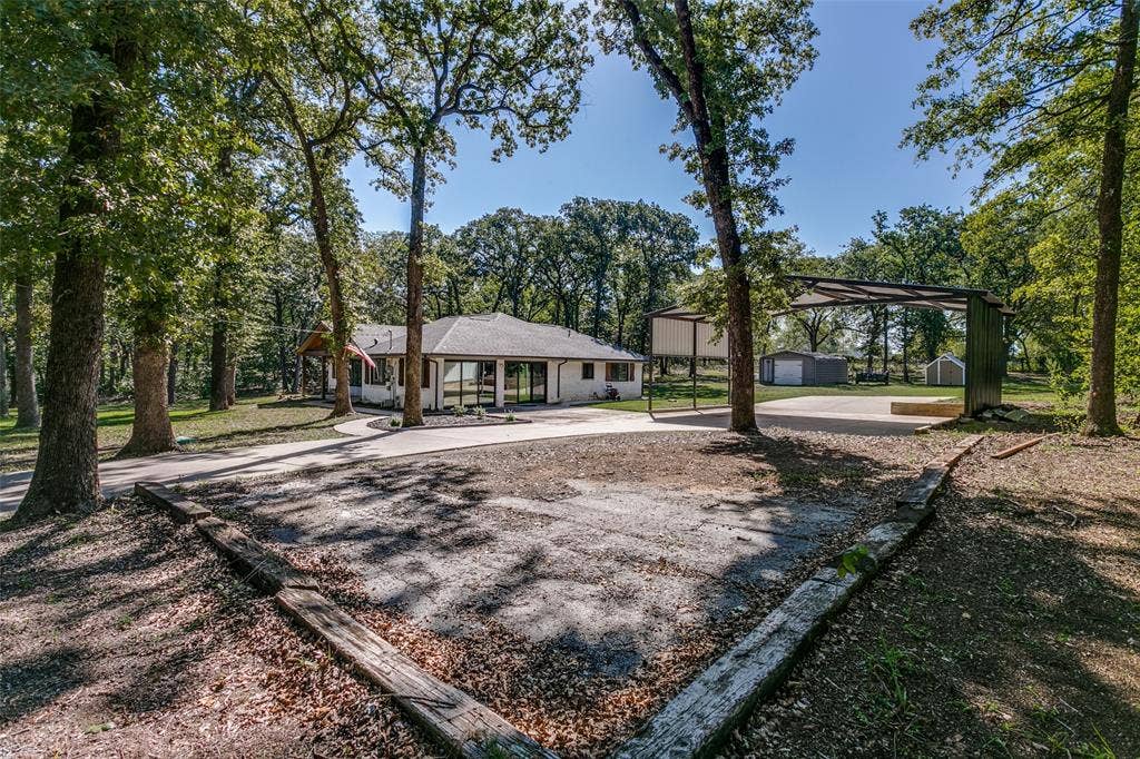 5704 Pecan Circle, Alvarado, TX 76009