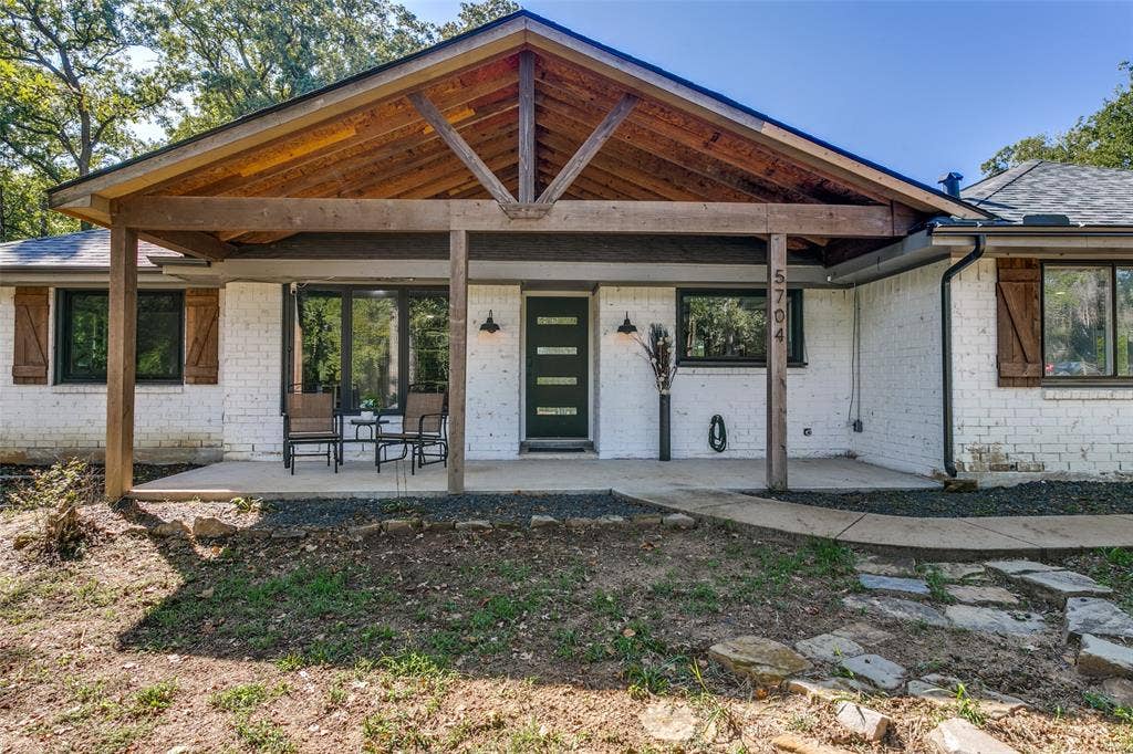 5704 Pecan Circle, Alvarado, TX 76009