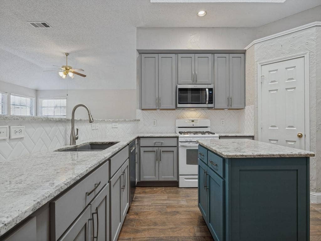741 Lauren Way, Allen, TX 75002 Beautiful updated kitchen