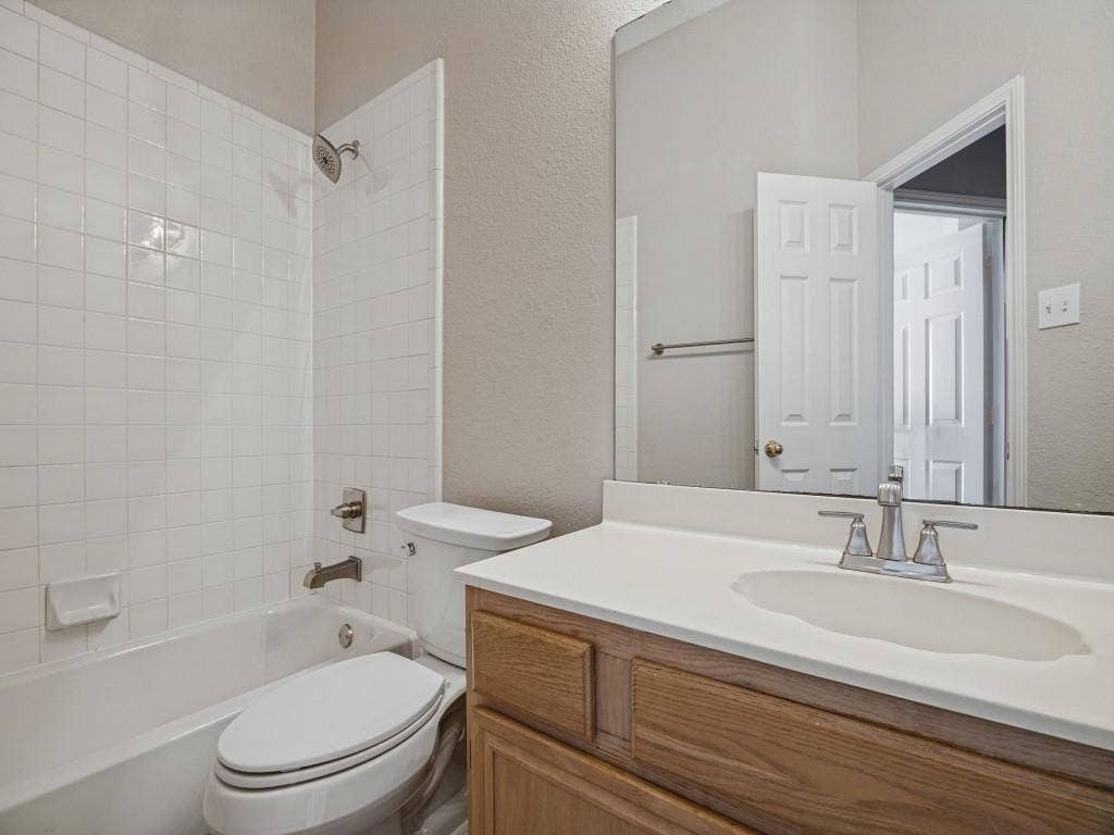 741 Lauren Way, Allen, TX 75002 Secondary bathroom
