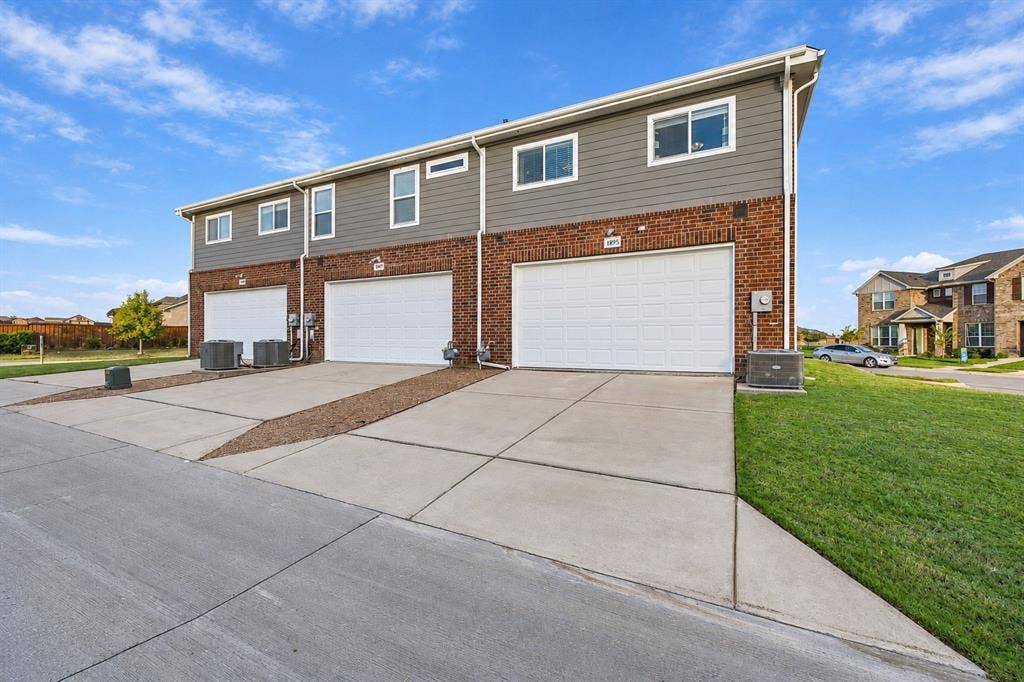 1895 Indigo Lane, Forney, TX 75126 1895 Indigo Lane, Forney, TX 75126