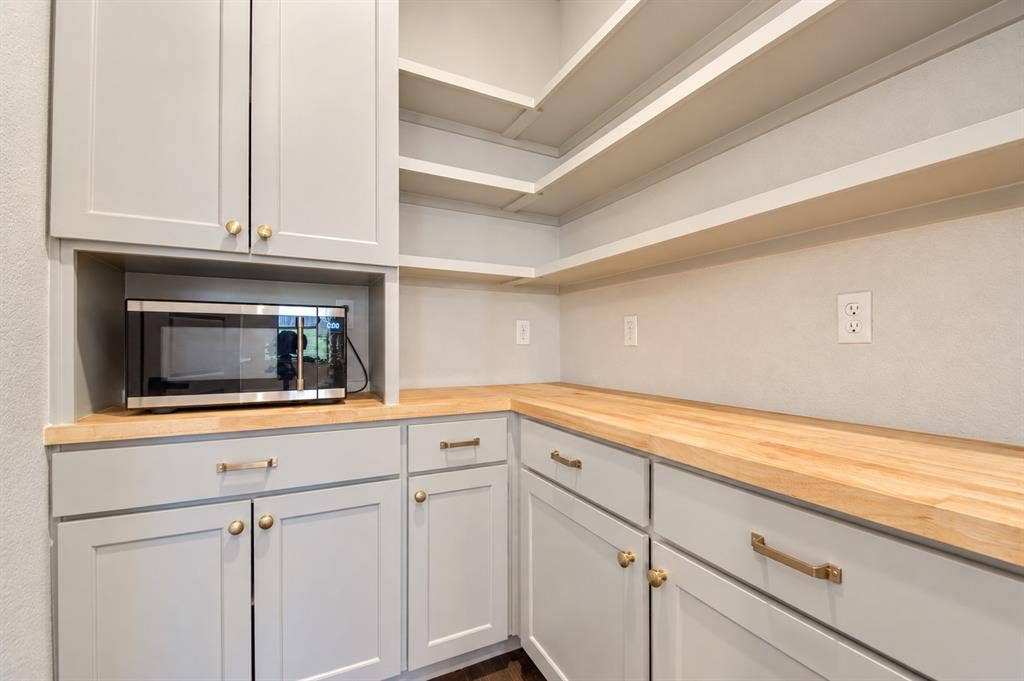 10208 Hanks Creek Road, Fort Worth, TX 76126 10208 Hanks Creek Road, Fort Worth, TX 76126