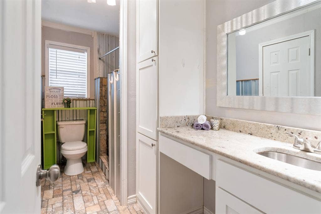 140 Lynn Creek Drive, Mabank, TX 75156 Guest Bathroom