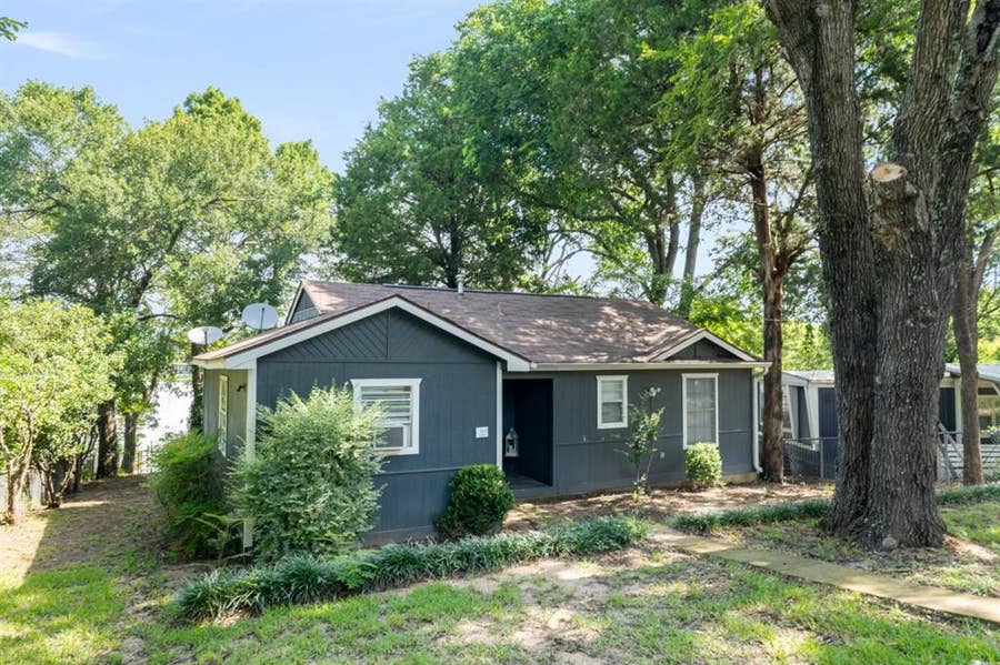 Property photo for 140 Lynn Creek Drive, Mabank, TX