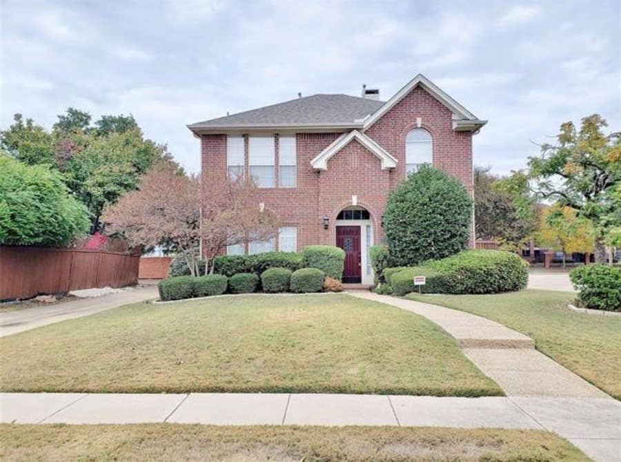 Property photo for 211 Moss Hill Road, Irving, TX