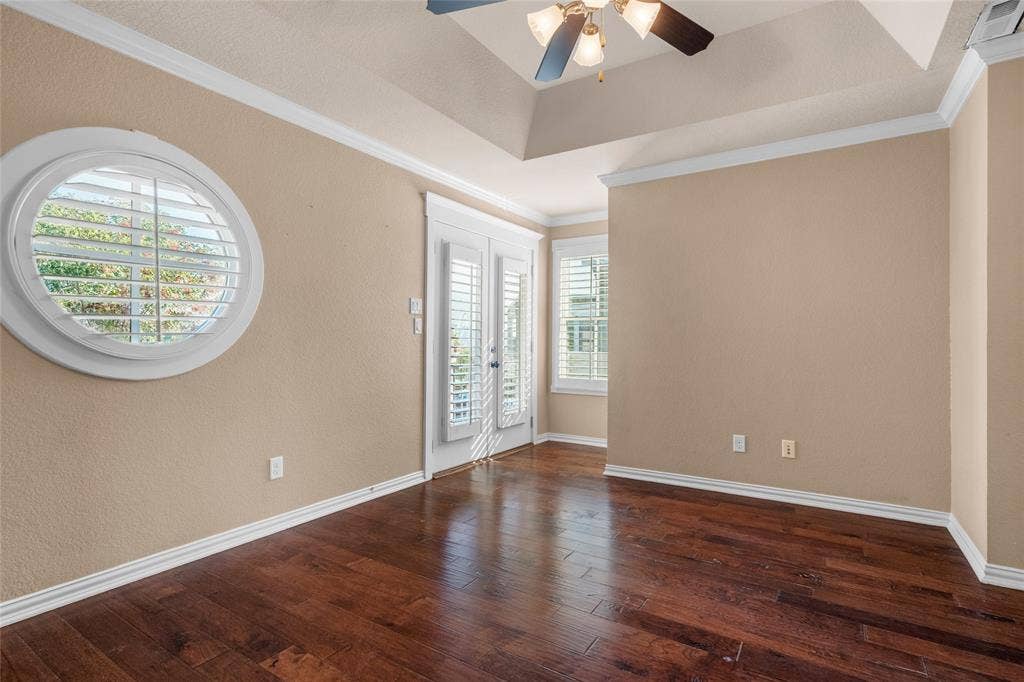 1906 Malone Cliff View, Dallas, TX 75208 Primary home with access to the balcony that wraps around with wonderful views