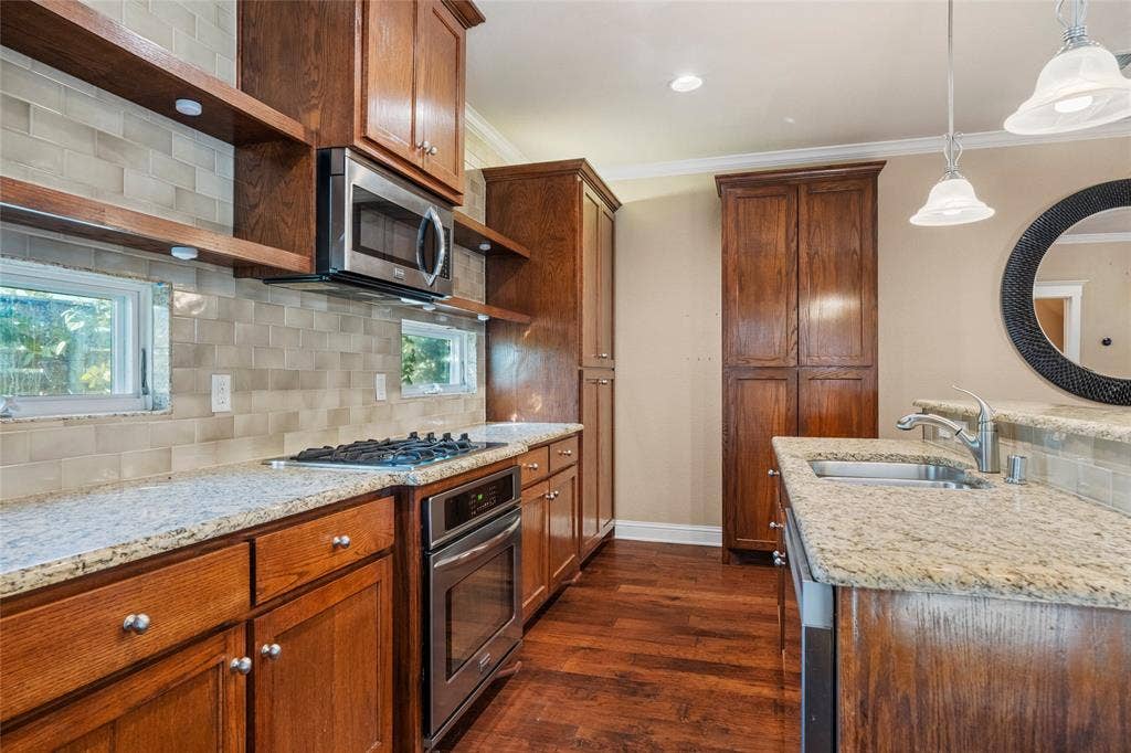 1906 Malone Cliff View, Dallas, TX 75208 1906 Malone Cliff View, Dallas, TX 75208