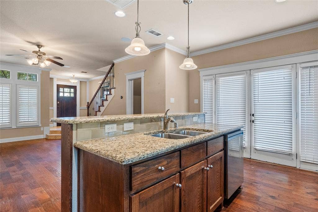 1906 Malone Cliff View, Dallas, TX 75208 1906 Malone Cliff View, Dallas, TX 75208