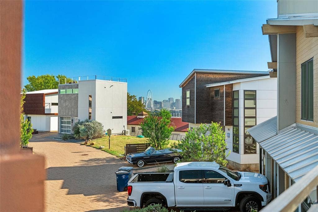 1906 Malone Cliff View, Dallas, TX 75208 View from your balcony!