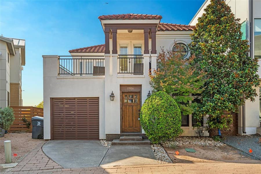 Property photo for 1906 Malone Cliff View, Dallas, TX