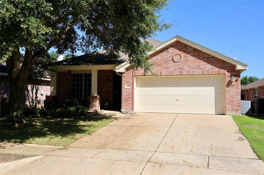 Property photo for 5708 Calf Creek Drive, Fort Worth, TX