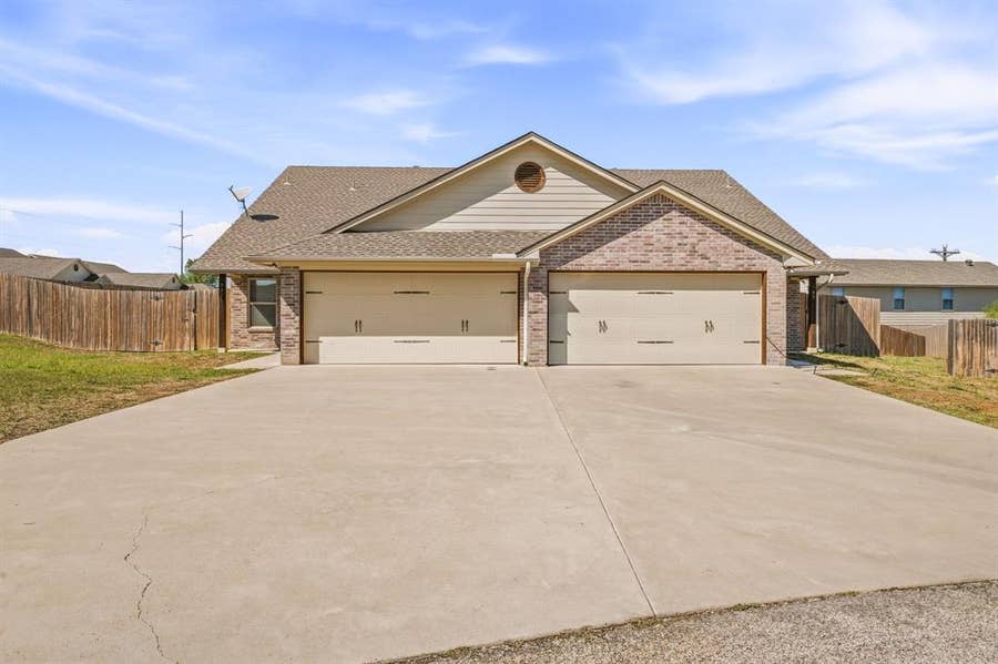 Property photo for 903 Dart Court, Granbury, TX