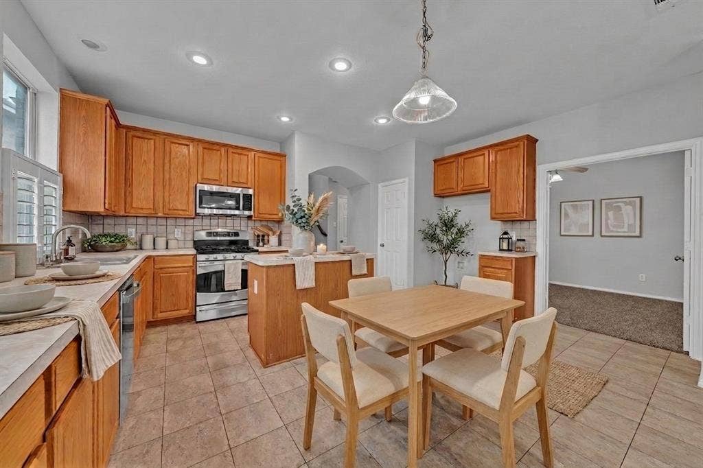 5448 Pecan Creek Circle, Fort Worth, TX 76244 Virtual Staging