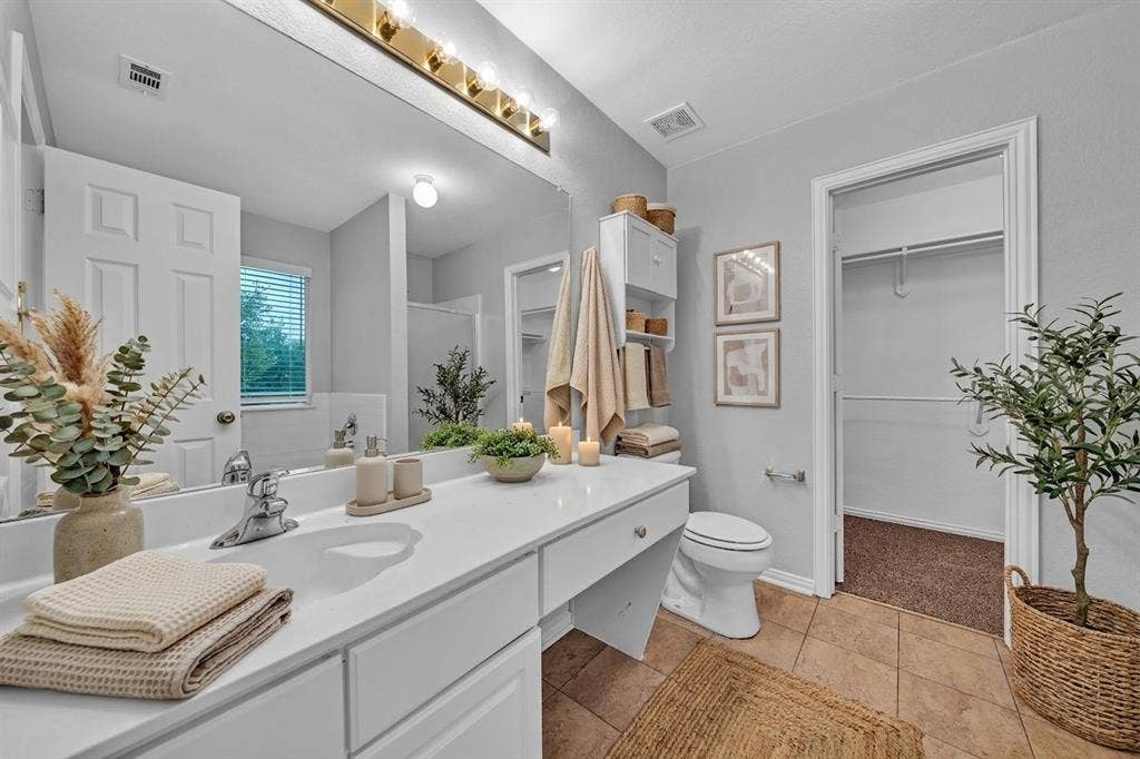 5448 Pecan Creek Circle, Fort Worth, TX 76244 Virtual Accessories