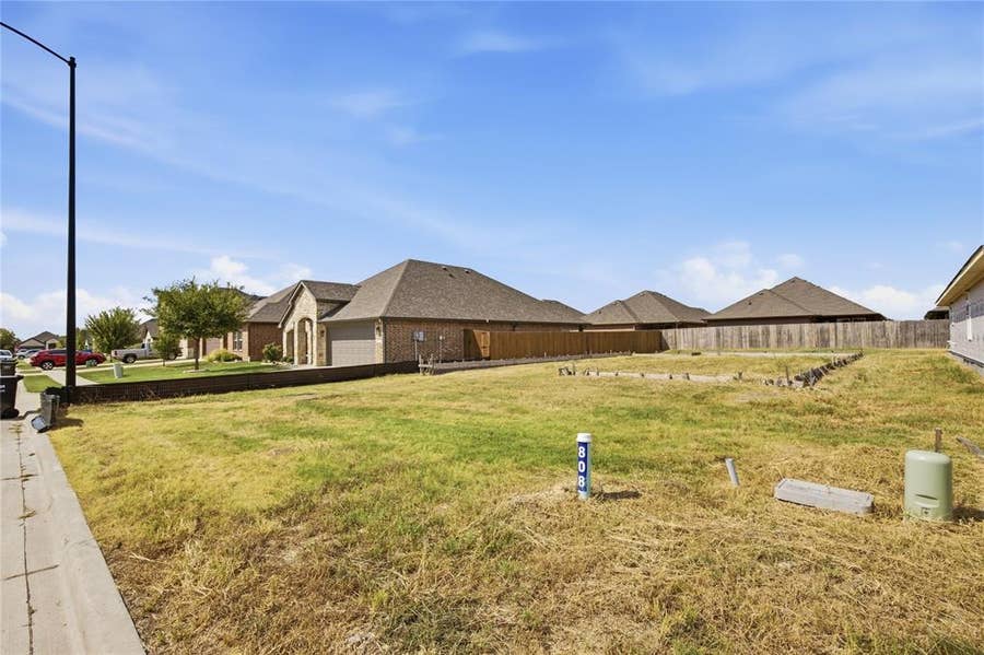 Property photo for 808 Moseley Lane, Greenville, TX