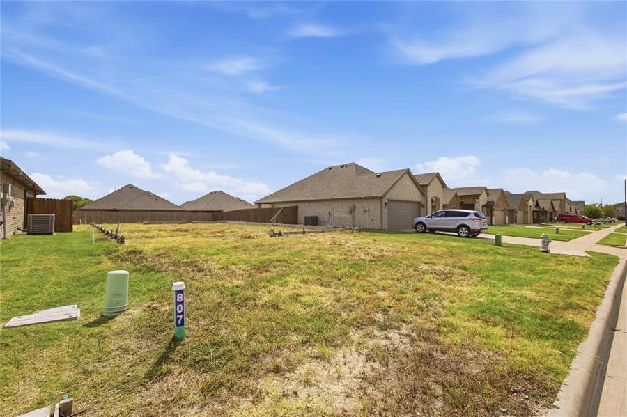 Property photo for 807 Moseley Lane, Greenville, TX