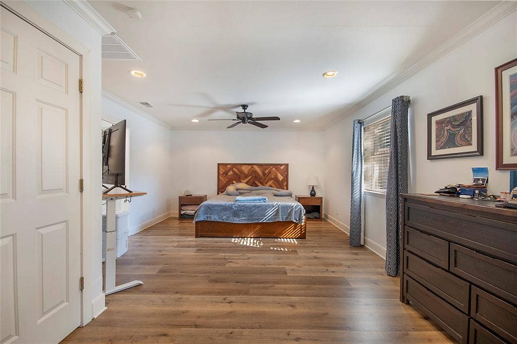4074 Cedar Bayou Drive, Dallas, TX 75244 Spacious room featuring wood-finish flooring, recessed lighting, crown molding, and a ceiling fan