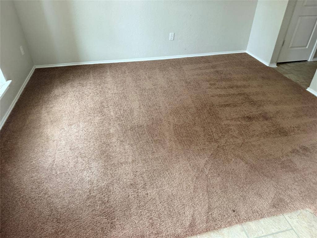 437 Kimmel Drive, Cedar Hill, TX 75104 Wall-to-wall carpeting with light-toned walls and crisp white trim